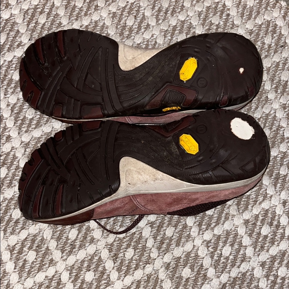 🌺Dansko Women's Pink and Brown Sneakers some wear on heels - still comfy fun - Picture 4 of 10